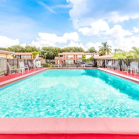 Econo Lodge Inn & Suites Florida City Eksteriør bilde