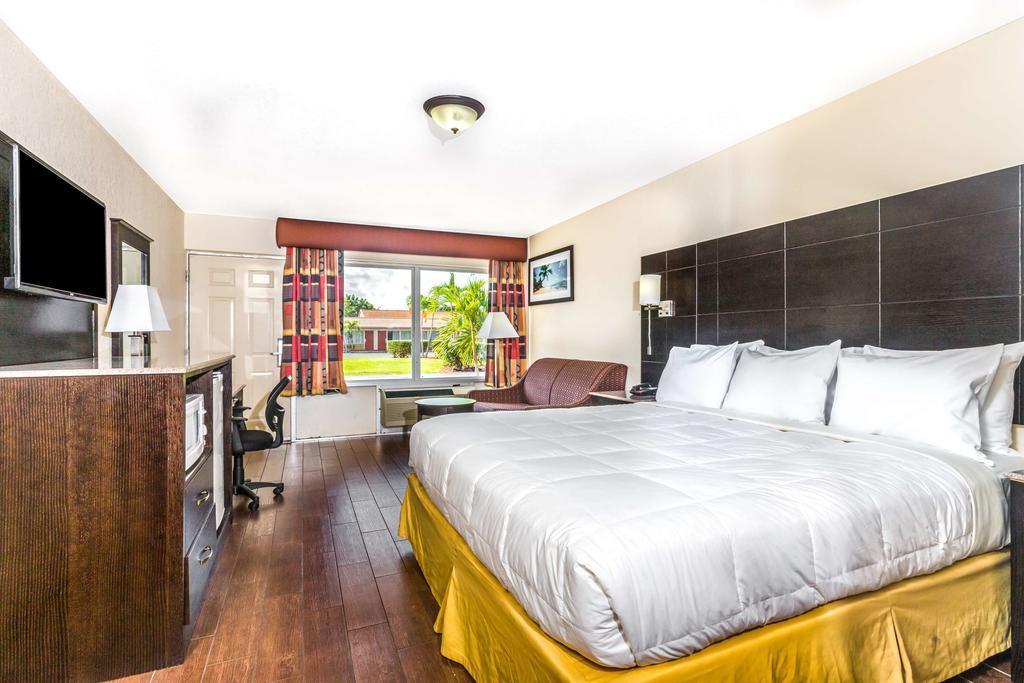 Econo Lodge Inn & Suites Florida City Eksteriør bilde