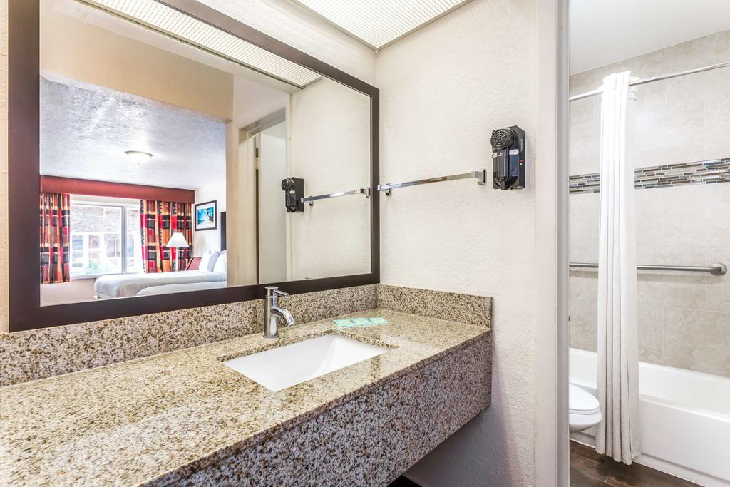Econo Lodge Inn & Suites Florida City Eksteriør bilde