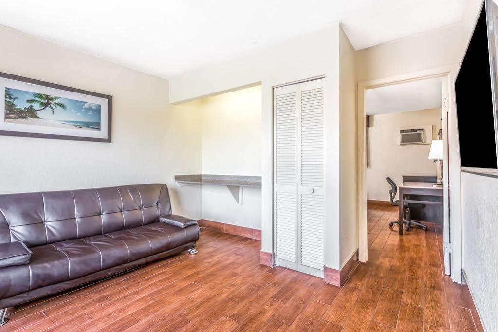 Econo Lodge Inn & Suites Florida City Eksteriør bilde