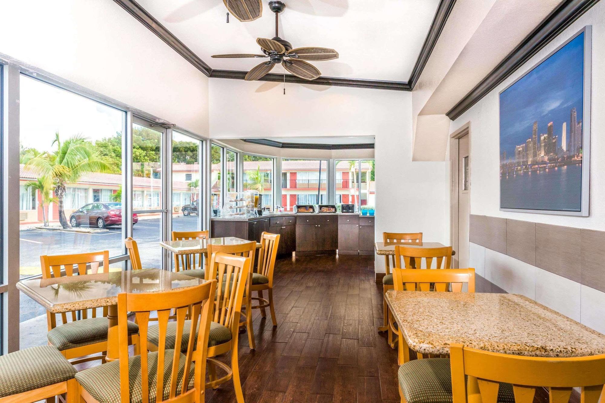 Econo Lodge Inn & Suites Florida City Eksteriør bilde